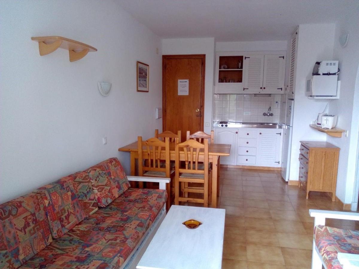 Apartamentos Sol Isla Arenal d'en Castell Exterior foto